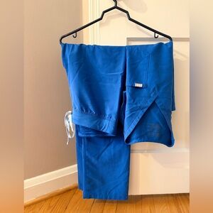 FIGS set Women’s Blue Scrub Set Top & Bottom